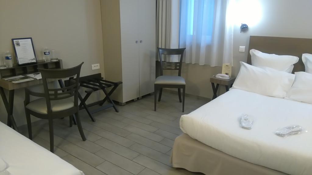 Le Poseidon Hotel ลาแซน-ซูร์-แมร์ ภายนอก รูปภาพ