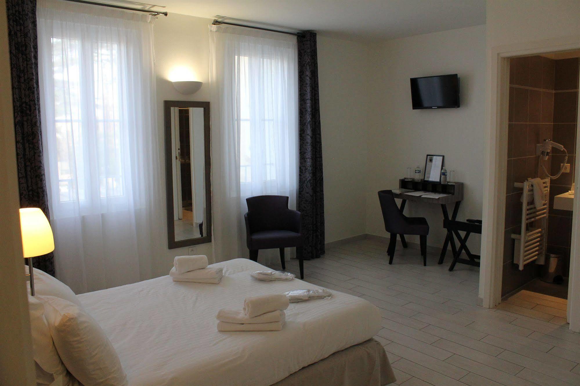 Le Poseidon Hotel ลาแซน-ซูร์-แมร์ ภายนอก รูปภาพ